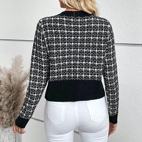 Black and White Casual Women's Plaid Pattern Button Front Cardigan - Picture 2 of 6